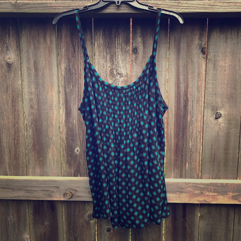 Flowy geometric tank